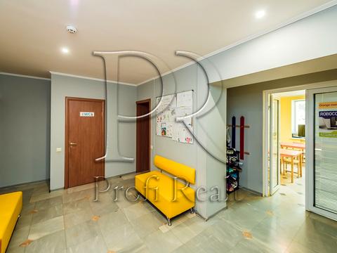 комерційна за адресою Салютна вул., 1-Б