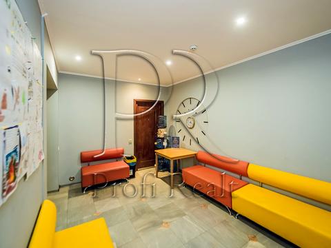 комерційна за адресою Салютна вул., 1-Б