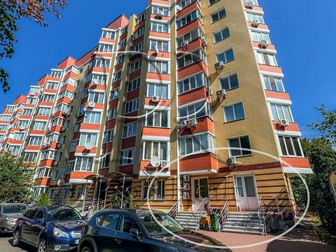 комерційна за адресою Салютна вул., 1-Б