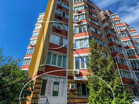 комерційна за адресою Салютна вул., 1-Б