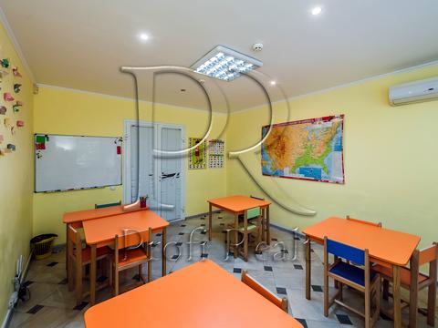 комерційна за адресою Салютна вул., 1-Б