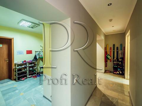 комерційна за адресою Салютна вул., 1-Б