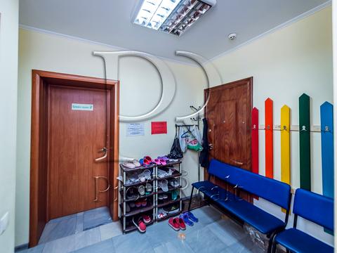 комерційна за адресою Салютна вул., 1-Б