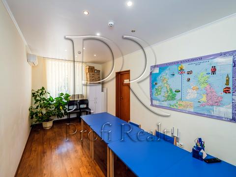 комерційна за адресою Салютна вул., 1-Б