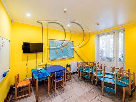 комерційна за адресою Салютна вул., 1-Б