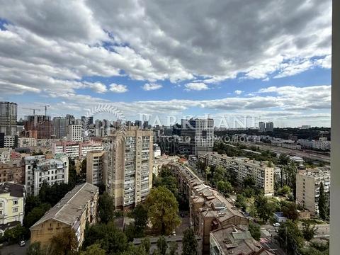 комерційна за адресою Жилянська вул., 68