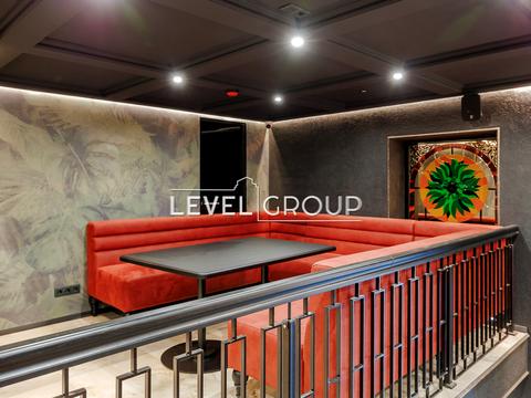 комерційна за адресою Набережно-Хрещатицька вул., 17/18