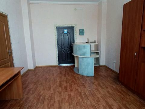 комерційна за адресою Володимирська вул., 109