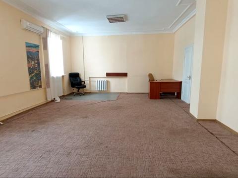 комерційна за адресою Володимирська вул., 109