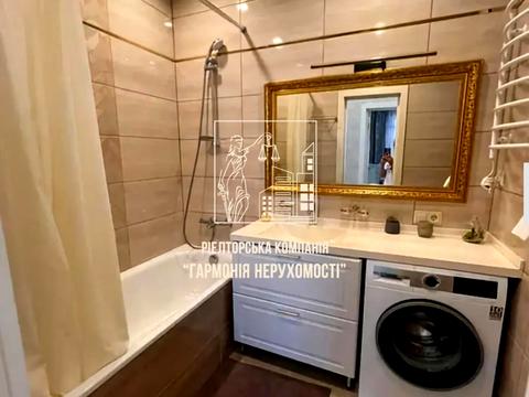 квартира за адресою Дніпровська набережна вул., 18-А