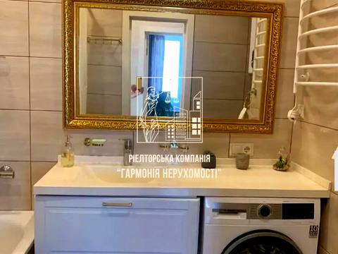 квартира за адресою Дніпровська набережна вул., 18-А