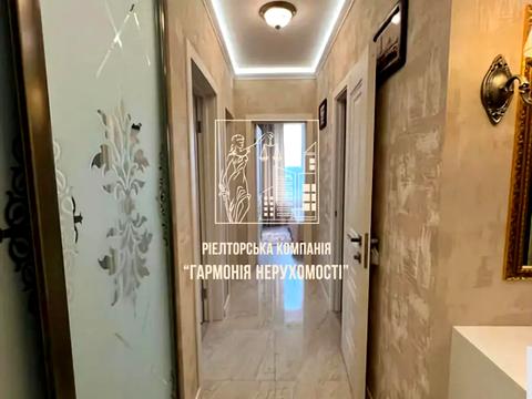 квартира за адресою Дніпровська набережна вул., 18-А