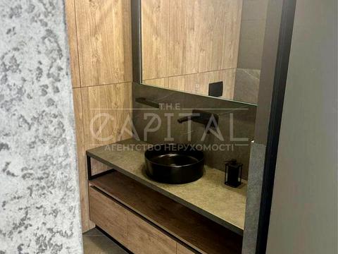 комерційна за адресою Центральна вул., 21