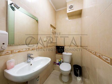 комерційна за адресою Раїси Окіпної вул., 4