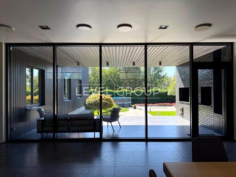 дом по адресу с. Дмитровка, Садовая ул.