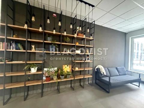 квартира за адресою Олександра Олеся вул., 8/17