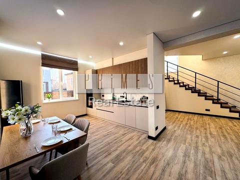 будинок за адресою Євгена Плужника вул.