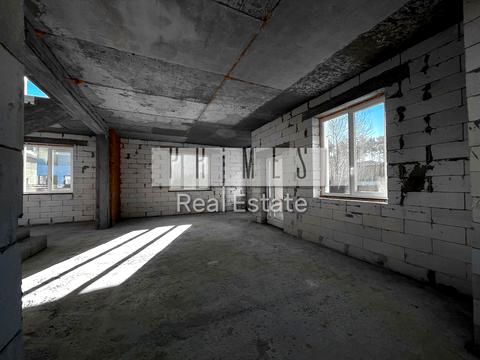 будинок за адресою Євгена Плужника вул.