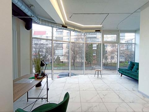 комерційна за адресою Грушевського вул., 51