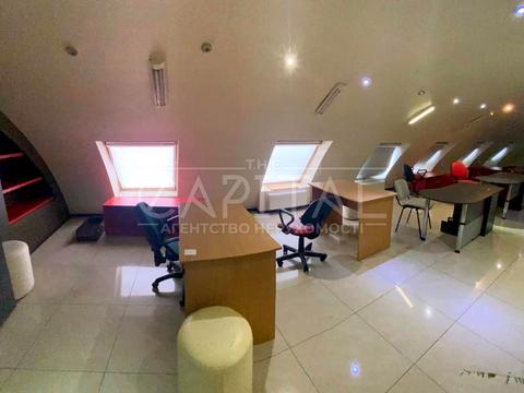 комерційна за адресою Дніпровська набережна вул., 25