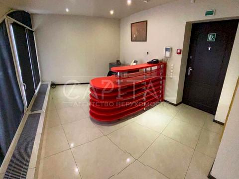 комерційна за адресою Дніпровська набережна вул., 25