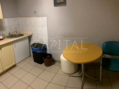 комерційна за адресою Дніпровська набережна вул., 25