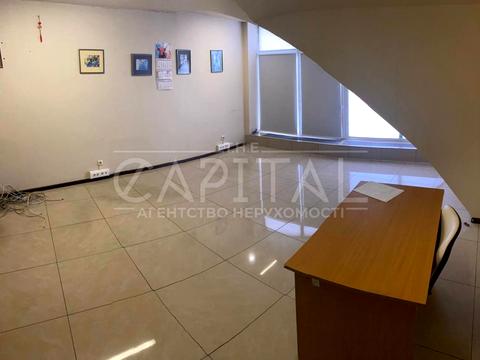 комерційна за адресою Дніпровська набережна вул., 25