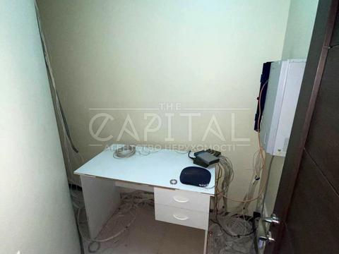 комерційна за адресою Дніпровська набережна вул., 25