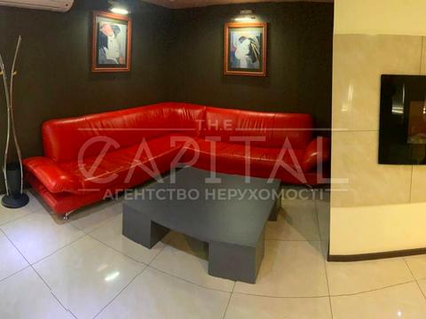 комерційна за адресою Дніпровська набережна вул., 25