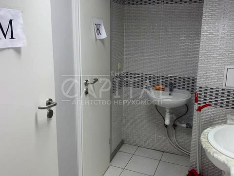 комерційна за адресою Дніпровська набережна вул., 25