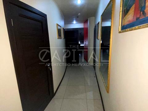 комерційна за адресою Дніпровська набережна вул., 25