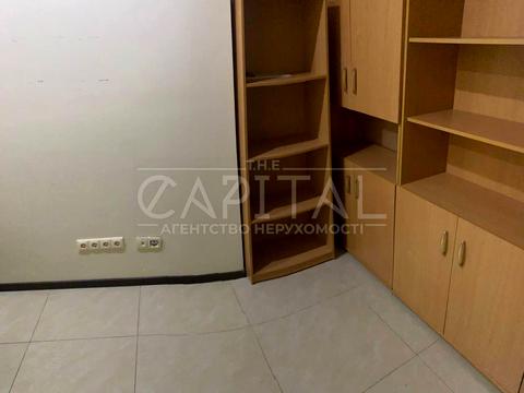 комерційна за адресою Дніпровська набережна вул., 25