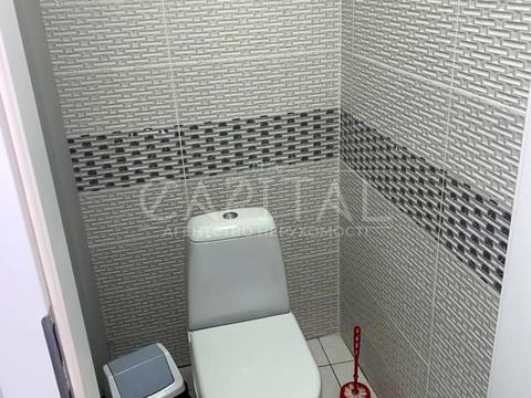 комерційна за адресою Дніпровська набережна вул., 25