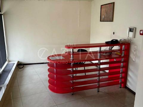 комерційна за адресою Дніпровська набережна вул., 25