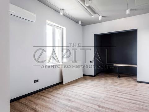 комерційна за адресою Дніпровська набережна вул., 14