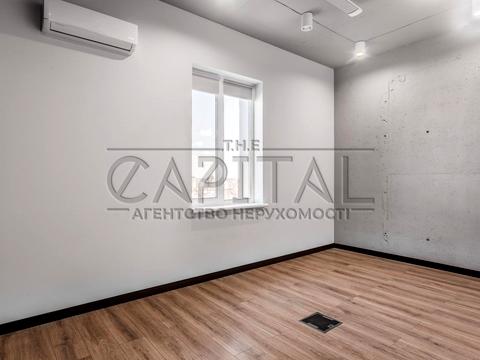 комерційна за адресою Дніпровська набережна вул., 14