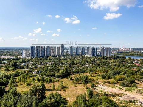 комерційна за адресою Дніпровська набережна вул., 14