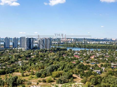 комерційна за адресою Дніпровська набережна вул., 14