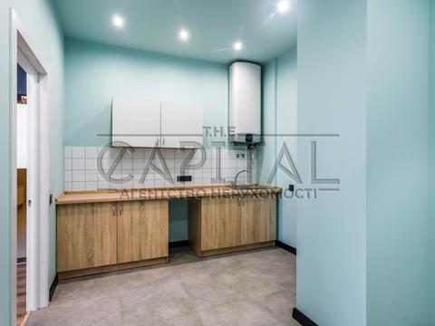 комерційна за адресою Дніпровська набережна вул., 14