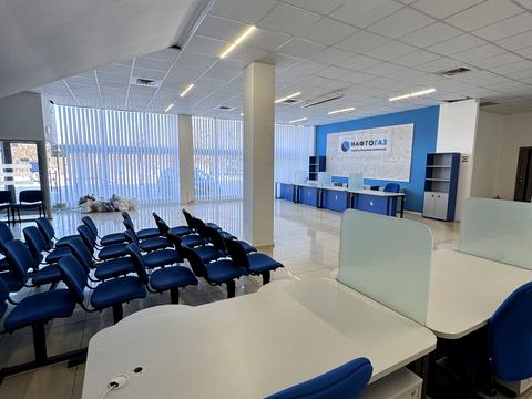 комерційна за адресою Металургів просп., 2а