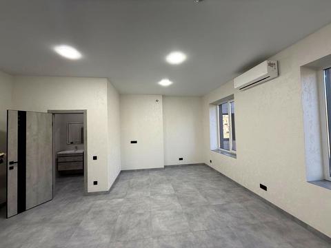 комерційна за адресою Соборна пл. (Жовтнева), 14