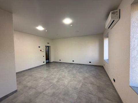 комерційна за адресою Соборна пл. (Жовтнева), 14