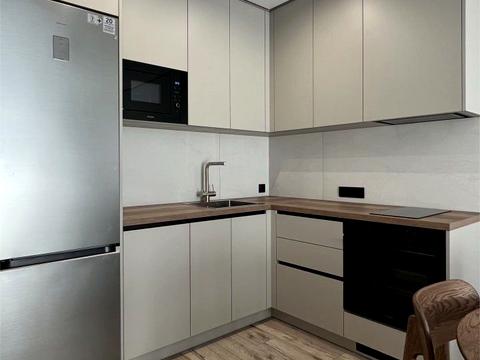 квартира за адресою Київ, Салютна вул., 2к25