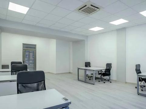 комерційна за адресою Євгена Коновальця вул. (Щорса), 32-Б