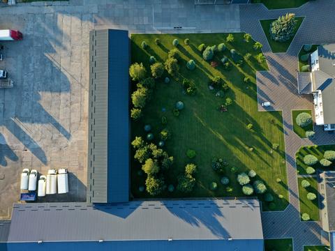 комерційна за адресою Садова вул., 49