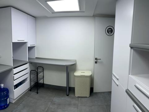 комерційна за адресою Саксаганського вул., 70а