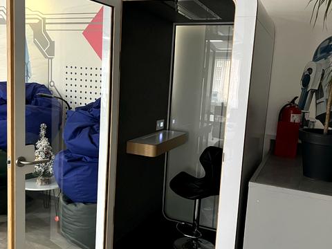 комерційна за адресою Саксаганського вул., 70а