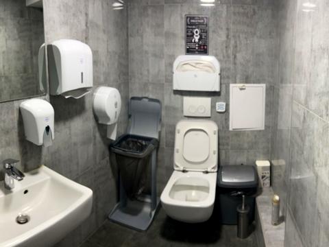 комерційна за адресою Саксаганського вул., 70а