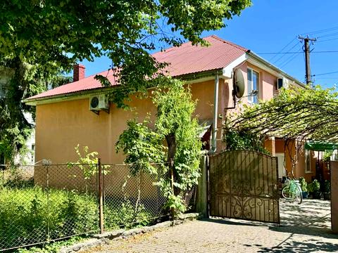 будинок за адресою Шкільна