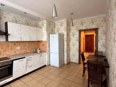 квартира за адресою Анни Ахматової вул., 30